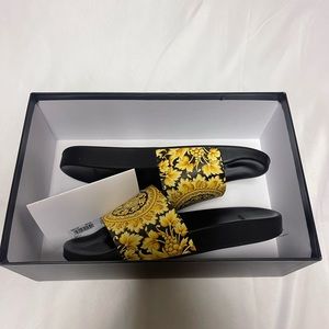 Womens versace slides size 7